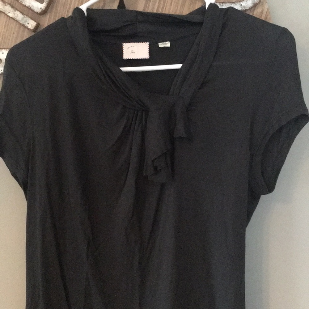 🌻 4/$20 sale 🌻 Grey short sleeve top size large